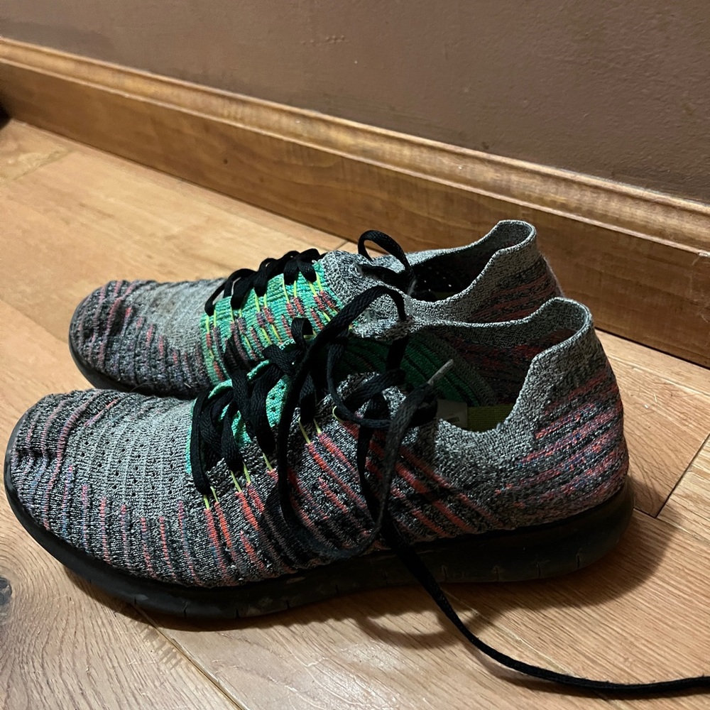 Nike Free Runs size 9 in Women’s
